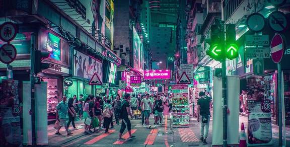霓虹燈下的香港夜色 港產片里的浪漫與懷舊